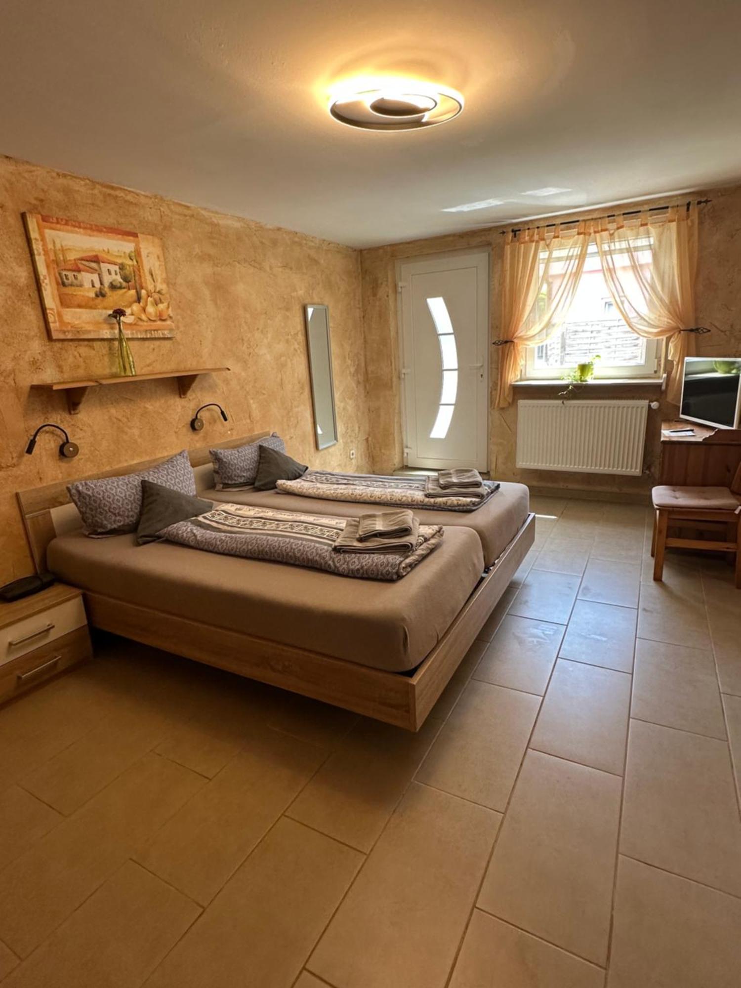 Pension Lelila Rust - Ex Gaestehaus Milella מראה חיצוני תמונה